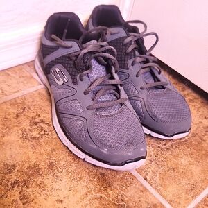 Sketchers lite weight memory foam mens running shoes Size 10